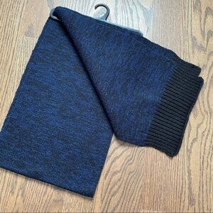 NWT mens Alfani navy blue and Black knitted scarf
